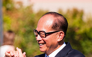 合照就賺900萬! 機場偶遇首富李家誠 中國小學生獲贊助