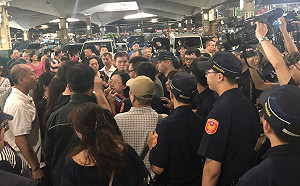 批環南市場中繼設計不良 攤商抽籤爆發口角衝突