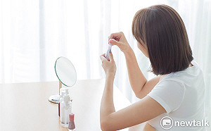 彩妝產品含礦物油容易長粉刺？食藥署大揭密