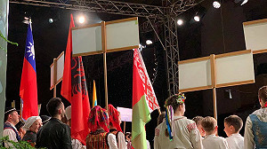 台灣之光拒拿五星旗！ 小飛魚隊挺國旗進場