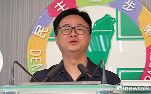 羅文嘉轉述達賴 :「我們都面臨一個嚴格的上師在那邊指指點點」