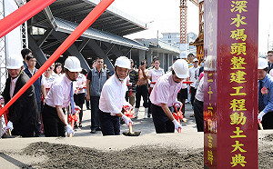 浚深東港動工 蘇揆：政府從8月起全額補助漁船通訊經費