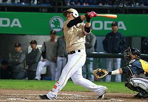 中華職棒／球場順風助威 陳俊秀抱回全壘打大賽冠軍