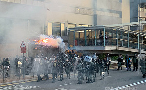 反送中4小時游擊巷戰  港警：拘49人