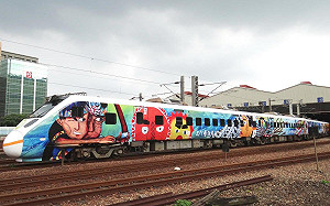 （影）彩繪列車又一發！原民彩繪列車奔馳帶出瑰麗神話