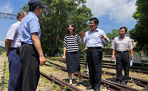 洪慈庸爭取舊山線行駛觀光列車  林佳龍承諾112年復駛
