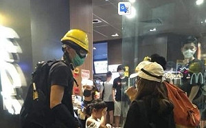 728上環44港民遭起訴  今獲保釋、限制出境