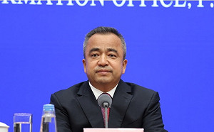 皇城內一片和氣？新疆副主席談再教育營：過著幸福的生活