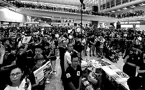 美媒爆解放軍集結香港邊界  白宮密切關注