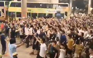 12萬港民上街抗議遭鎮壓  港警稱已盡量「克制、忍讓」