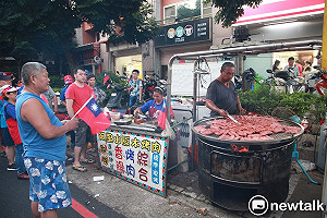 王浩宇檢舉攤販違規  杏仁哥反嗆：要注意一點