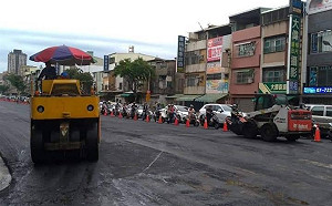 綠議員批韓領有薪假兼差選總統  高市府：週六日公務人員無需請假