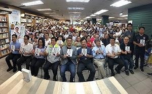 向黨外根據地三民書局致敬  蔡其昌簽書會新舊世代齊聚