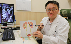 是癌症！男排尿不痛卻驚見整片紅　醫曝：「此習慣」惹禍