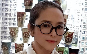 葉蘊儀聲援被脫褲少女 民眾帶內褲警署前討公道