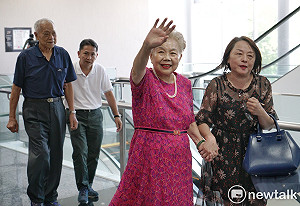 柯P「台灣民眾黨」大會恩師、父母到場 多位市府官員做創黨人