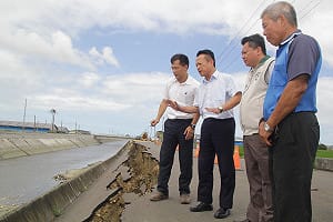 防汛道路坍陷，嘉義縣府緊急防護，翁章梁要求檢討改善