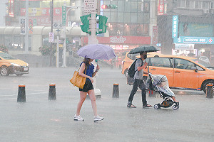 賺到一天颱風假？　宅女小紅一句話竟逼哭一堆媽媽