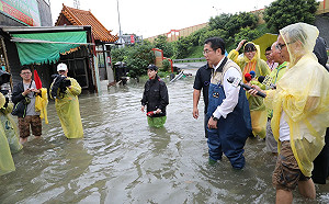 豪雨淹水成災 台南停班停課