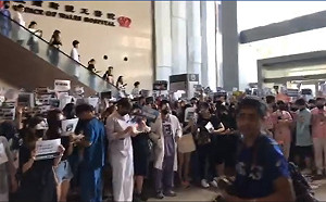 反送中》港13院所醫護靜坐 抗議濫用武力、漠視民意