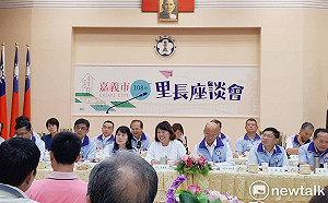 嘉義市里長座談會  黃敏惠為1999便民專線翻案