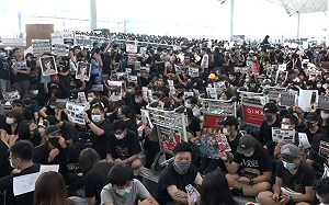 香港反送中遍地開花 中駐英大使嗆不會坐視將平亂