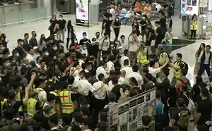 (影)美國海關大當機 各機場出入境塞爆