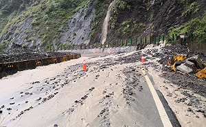 高雄山區仍土石流紅色警戒 農路待搶通