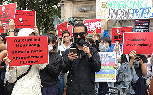 港人巴黎集會  與陸僑相對難越鴻溝