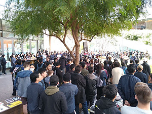 港生澳洲挺反送中　台男舉「國旗」聲援卻遭陸生鎖喉