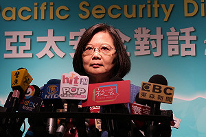 質疑韓國瑜公文哪裡來  蔡英文酸：他還有3年證明把市長做好