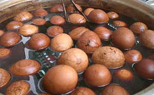 超商茶葉蛋怎麼挑才對？內行人揭「神級要訣」：超入味