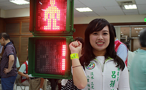 被黃國昌酸有好爸爸  呂孫綾反擊：不需否定別人替自己宣傳