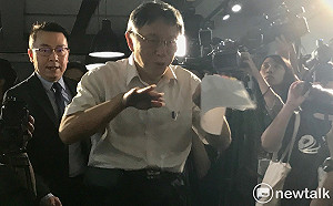 韓國瑜疑座車被裝追蹤器 柯P笑：我坐公車上班