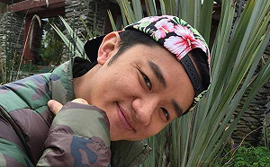 不出聲也有事! 王祖藍沒做「護旗手」 引發中國網民不滿