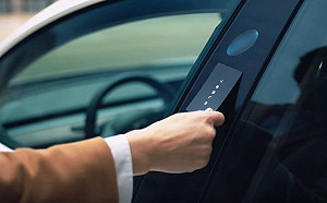 電動車不環保？新加坡環保部長嗆聲馬斯克：想環保就搭大眾運輸