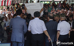 郭王柯合體 獨派抗議柯P「政治小三」立刻被抬離