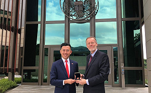 林智堅曬與AIT酈英傑合照 網讚：肩不卡卡！