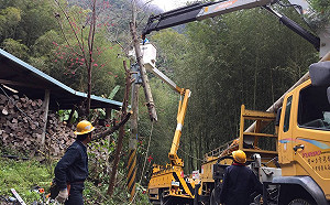 白鹿颱風擾亂 嘉義縣山區16病患撤離、87戶停電