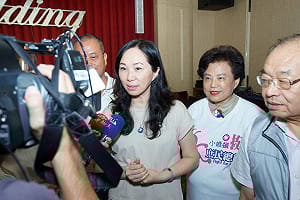 韓國瑜留守高雄  李佳芬代打出席台中山海屯中秋聯歡會