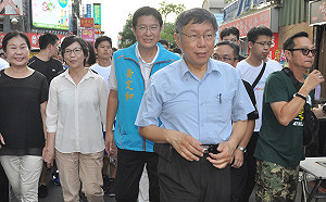 柯文哲逛羅東夜市 藍營議員陪同成焦點