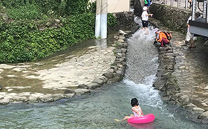 龍巖洌泉「出水」 潘恆旭：與柴山石頭公不同