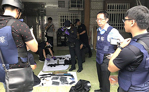 (影) 嘉義民雄警匪對峙  歹徒5小時後繳械投降