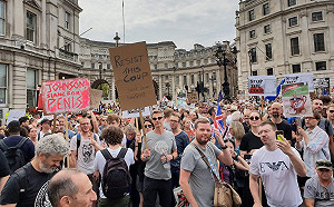 強生暫停國會舉措引發不滿 倫敦10萬民眾怒吼