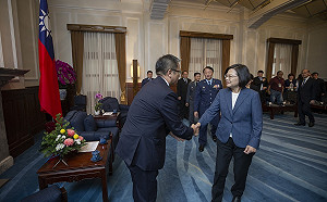 蔡英文盼軍人著軍服上街：國人多給予加油致敬