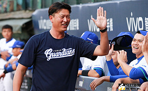 12強／王建民教練出馬！專門視察歐力士張奕狀況