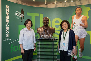 參觀蔡同榮辦公室  蔡英文「顧台灣心情，我們來達成」