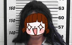 想逃臨檢！38歲媽假扮女兒　眾一看「超狂妝容」笑噴歪樓