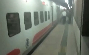 疑輪軸過熱 普悠瑪第7車廂竄濃煙疏散350旅客