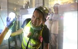 遭控環掃式使用胡椒噴霧 港警態度惡劣不回應